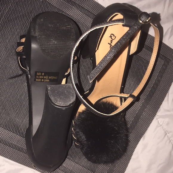 Qupid Black Fur Strap Heels Size 8 WORN ONCE LIKE NEW No Box - Picture 2 of 3
